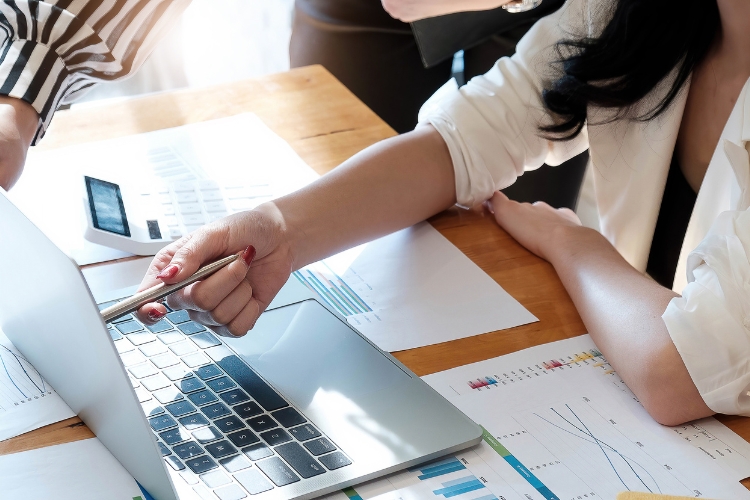 woman working in office 